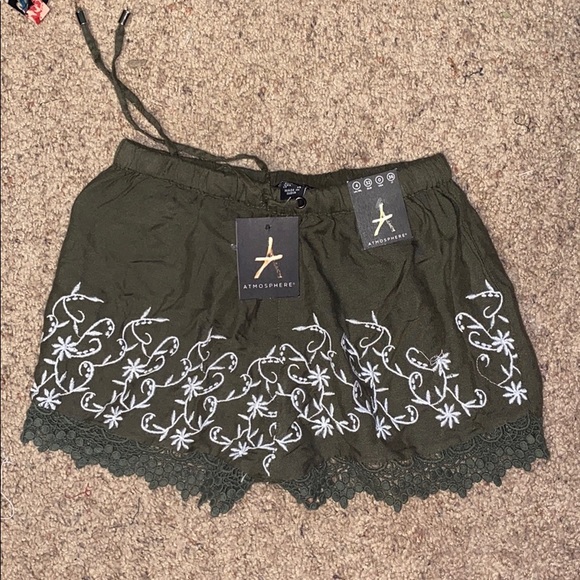 Kohl's Pants - Olive green shorts NWT
